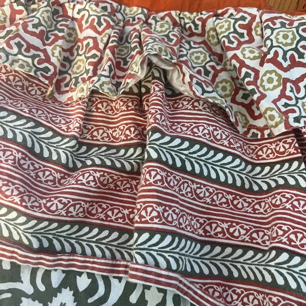 2 like new aprons